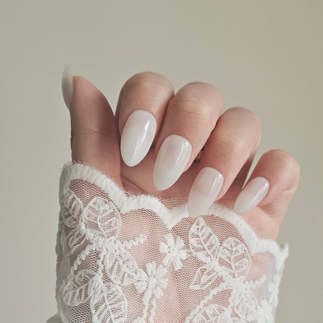 Milky White (Short Almond)