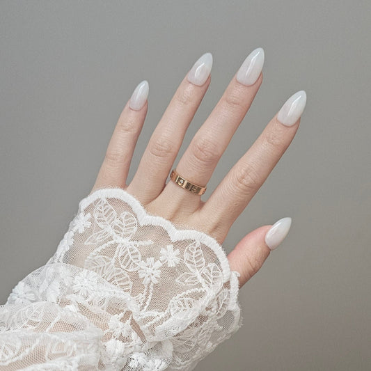 Milky White (Short Almond)