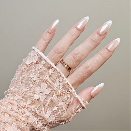 Aurora White  (Medium Stiletto)